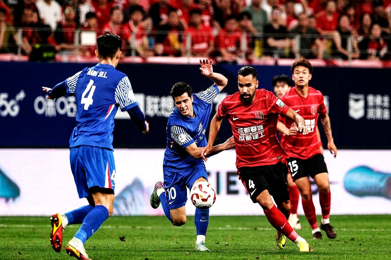 开云体育视频直播-超级联赛决战略增添悬念，精彩瞬间连连不断